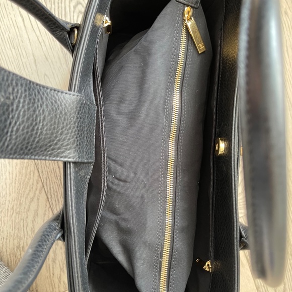 Chanel Executive Cerf Tote In calf leather, black with gold hardware - Picture 13 of 13
